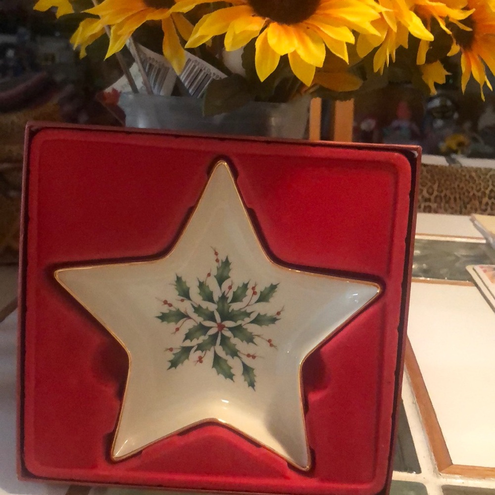 Vintage Lenox candy dish —star shaped with Holly leaves and Holly berries.